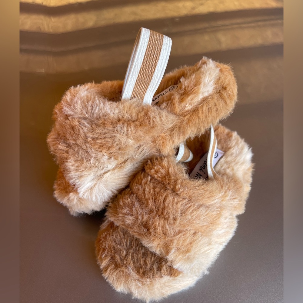 Plush sandals for girls Mini Fashion size 6 white with beige.